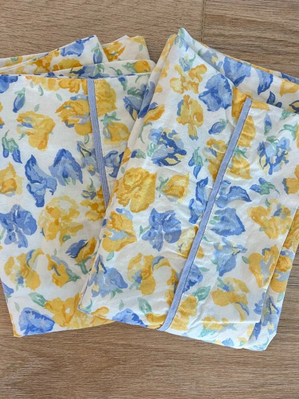 Vintage Laura Ashley Charlotte Confetti Floral Pillow Cases Set of 2 Standard